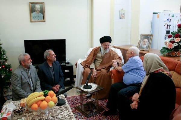 ستارگان مسیحی آسمان دفاع مقدس/مروری بر دیدارهای آقا با خانواده شهدای مسیحی ستارگان مسیحی آسمان دفاع مقدس/مروری بر دیدارهای آقا با خانواده شهدای مسیحی