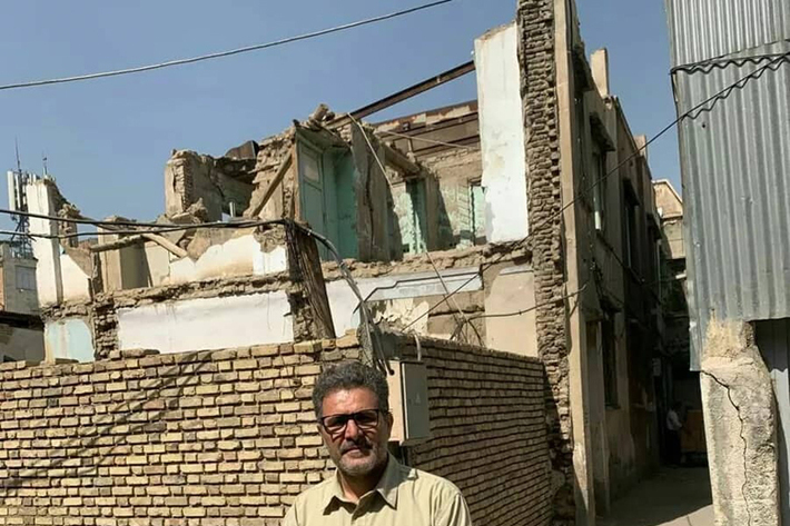 حاج احمد خانه ندارد !/از خانه سردار رشید اسلام فقط مخروبه ای باقی مانده است و بس. حاج احمد خانه ندارد !/از خانه سردار رشید اسلام فقط مخروبه ای باقی مانده است و بس.