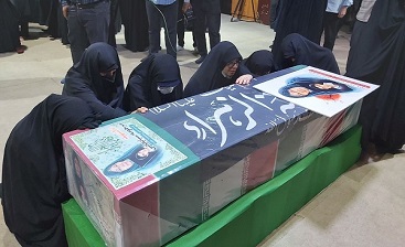 بدرقه مادر شهید ژاپنی از جوار شهدا/ اینبار معراج شهدا میزبان یک مادر شهید بود
