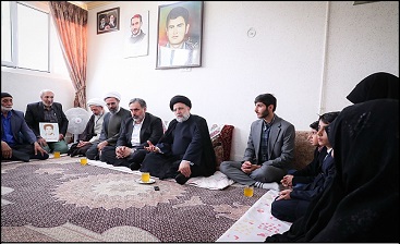 هر کسی در هر جایگاهی که قرار دارد باید حرمت خون شهدا را حفظ کند هر کسی در هر جایگاهی که قرار دارد باید حرمت خون شهدا را حفظ کند