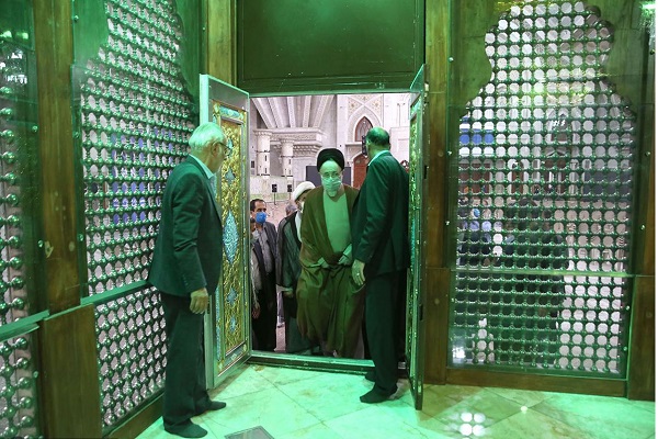 آیا حرم حضرت روح الله(ره) ملک شخصی سید حسن خمینی است؟!/بیش از این دل فرزندان روح الله را خون نکنید! آیا حرم حضرت روح الله(ره) ملک شخصی سید حسن خمینی است؟!/بیش از این دل فرزندان روح الله را خون نکنید!