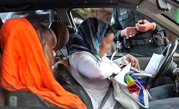 جزئیات برخورد با بدحجابی بانوان در خودروها/اطلاعات شُل حجابان بیاعتنا به تذکر پلیس ثبت میشود جزئیات برخورد با بدحجابی بانوان در خودروها/اطلاعات شُل حجابان بیاعتنا به تذکر پلیس ثبت میشود