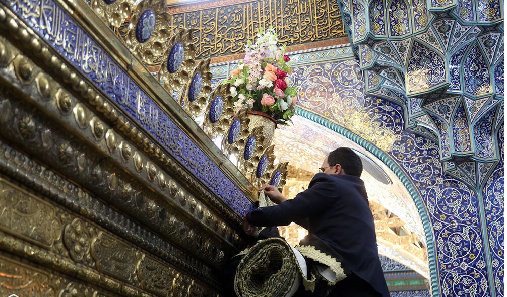 سیاهپوشی ضریح مطهر حضرت معصومه(س) در آستانه محرم/تصاویر