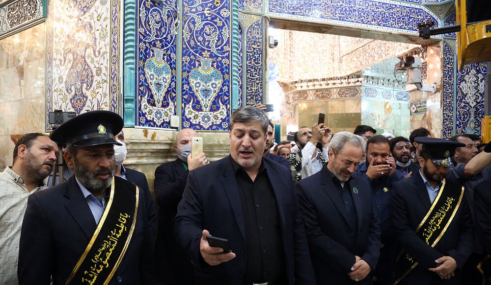 سیاهپوشی ضریح مطهر حضرت معصومه(س) در آستانه محرم/تصاویر