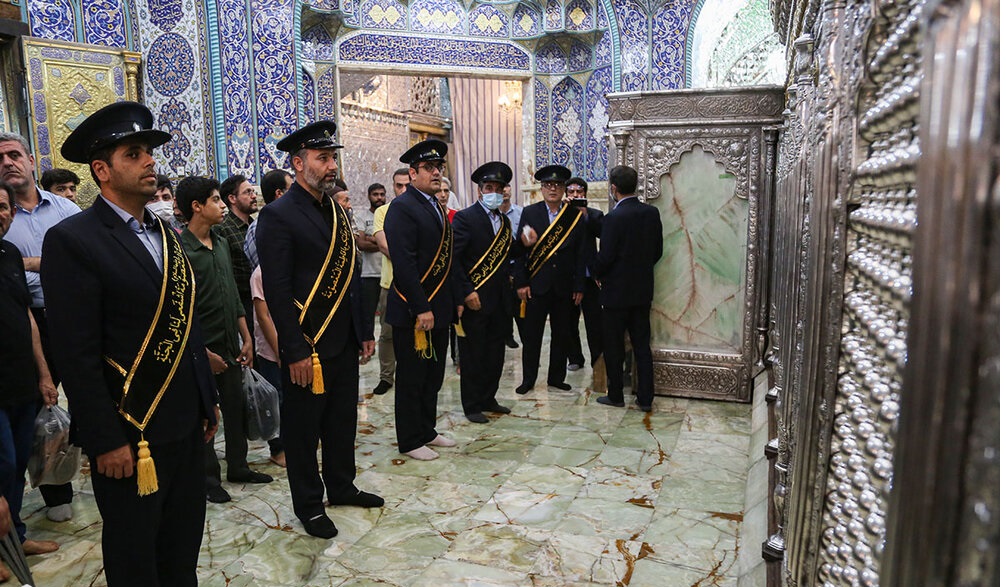 سیاهپوشی ضریح مطهر حضرت معصومه(س) در آستانه محرم/تصاویر