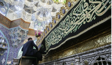 سیاهپوشی ضریح مطهر حضرت معصومه(س) /تصاویر