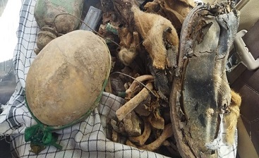 نشانهای عجیب که منجر به کشف پیکر ۶ شهید بیسر شد+ فیلم نشانهای عجیب که منجر به کشف پیکر ۶ شهید بیسر شد+ فیلم