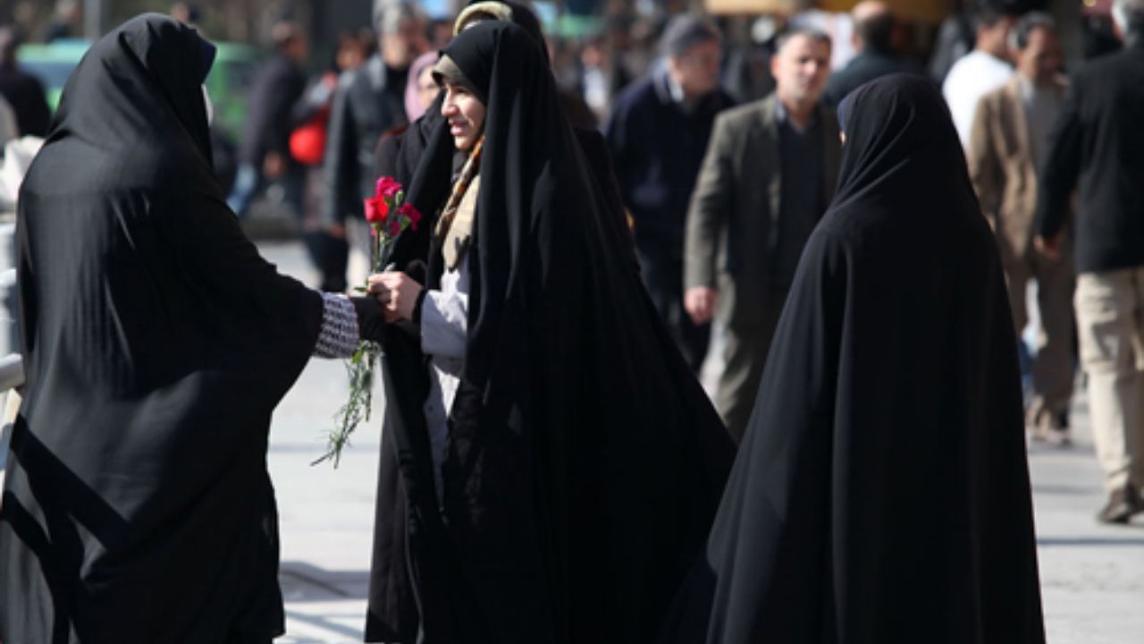این روزها وضع فرهنگی شهر اصلاً خوب نیست/حجاب و محجبه ها را دریابید/عطر آن حیای مقدس دیگر به مشام نمی رسد