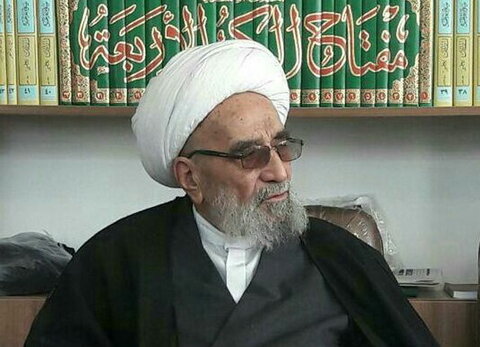 نسل جوان در معرض انحراف است؛ حوزه کاری بکند