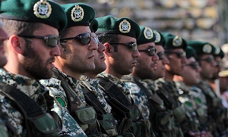 یگانهای نمونه ارتش و سپاه از مقابل جایگاه رژه رفتند یگانهای نمونه ارتش و سپاه از مقابل جایگاه رژه رفتند