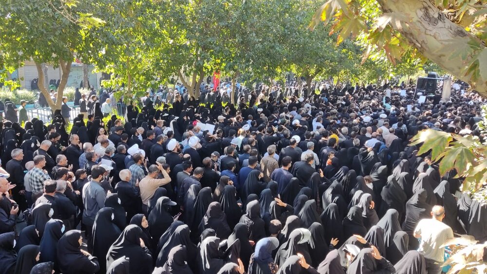 سنگ تمام اصفهانی‌ها برای وداع با آیت‌الله ناصری/اشک‌های جاری برای استاد