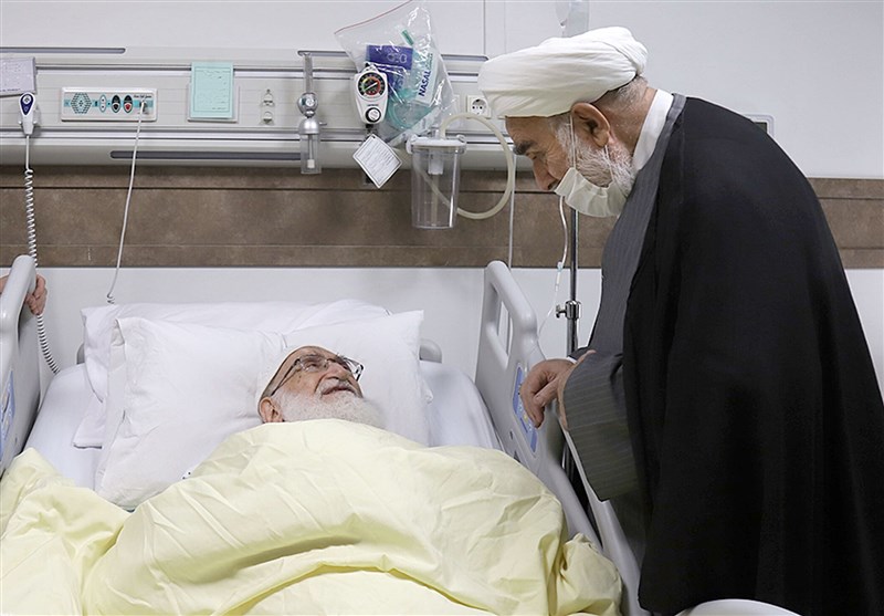 عیادت رئیس دفتر رهبری از آیت الله نوری همدانی عیادت رئیس دفتر رهبری از آیت الله نوری همدانی