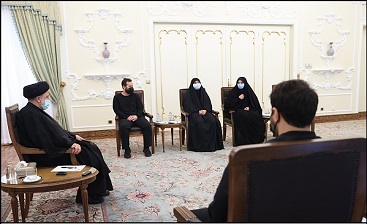 دشمنان میخواهند جای جلاد و شهید را عوض کنند/ بدخواهان به دنبال حذف یاد و نام شهید سلیمانی دشمنان میخواهند جای جلاد و شهید را عوض کنند/ بدخواهان به دنبال حذف یاد و نام شهید سلیمانی