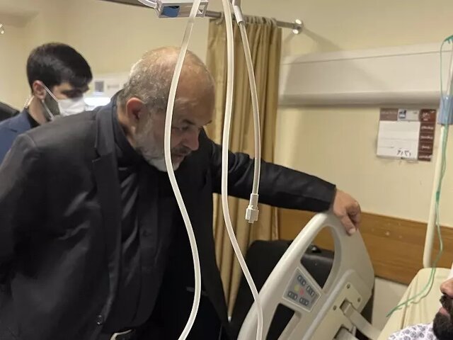 عیادت وزیر کشور از جانبازان ناآرامیهای اخیر عیادت وزیر کشور از جانبازان ناآرامیهای اخیر