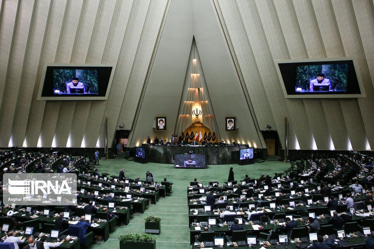 نمایندگان مجلس با رهبر انقلاب دیدار می کنند