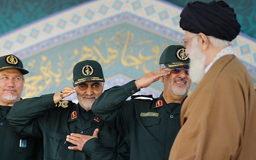 ماجرای ثبت عکس تاریخی حاج قاسم و رهبر معظم انقلاب