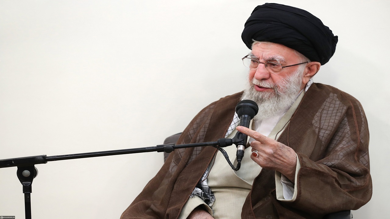 عقب‌نشینی غیرتاکتیکی در مقابل دشمن موجب خشم الهی است/قبول سبک زندگی دشمن، نتیجه بزرگ‌نمایی دشمن است