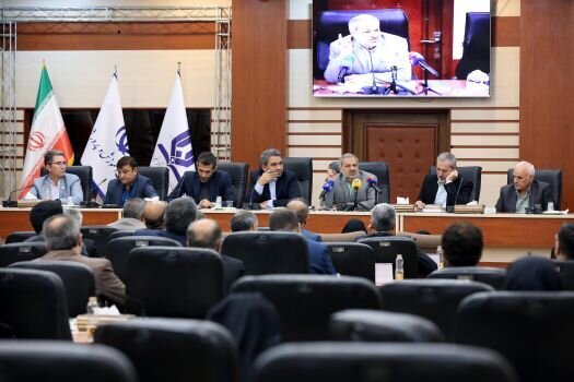 نباید هیچ کلاس درسی بدون معلم و هیچ دانش‌آموزی بدون کتاب باشد