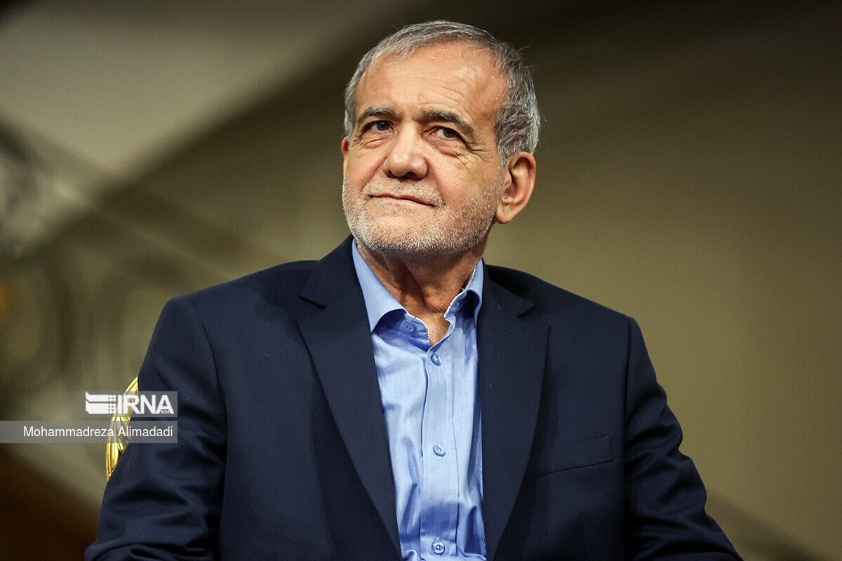 گردنم را در گرو وعده‌هایم می‌گذارم