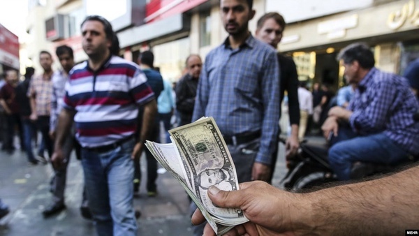 ثبات بهای دلار و کاهش قیمت سکه