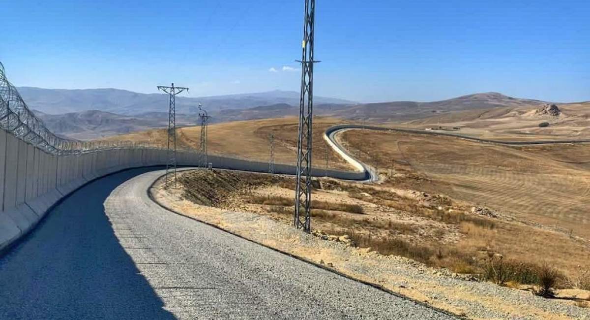 احداث دیوار در مرزهای شرق و غرب کشور