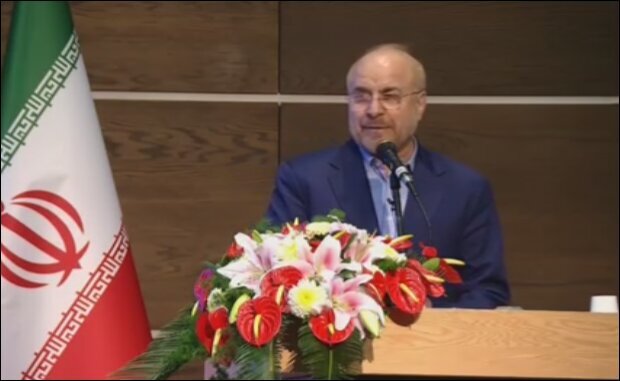 برنامه هفتم را به دور از حواشی اجرا کنیم