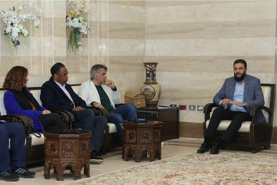 ادامه تغییرات ظاهری جولانی؛ احمد الشرع کت و شلوار پوش شد! | تصاویر ادامه تغییرات ظاهری جولانی؛ احمد الشرع کت و شلوار پوش شد! | تصاویر