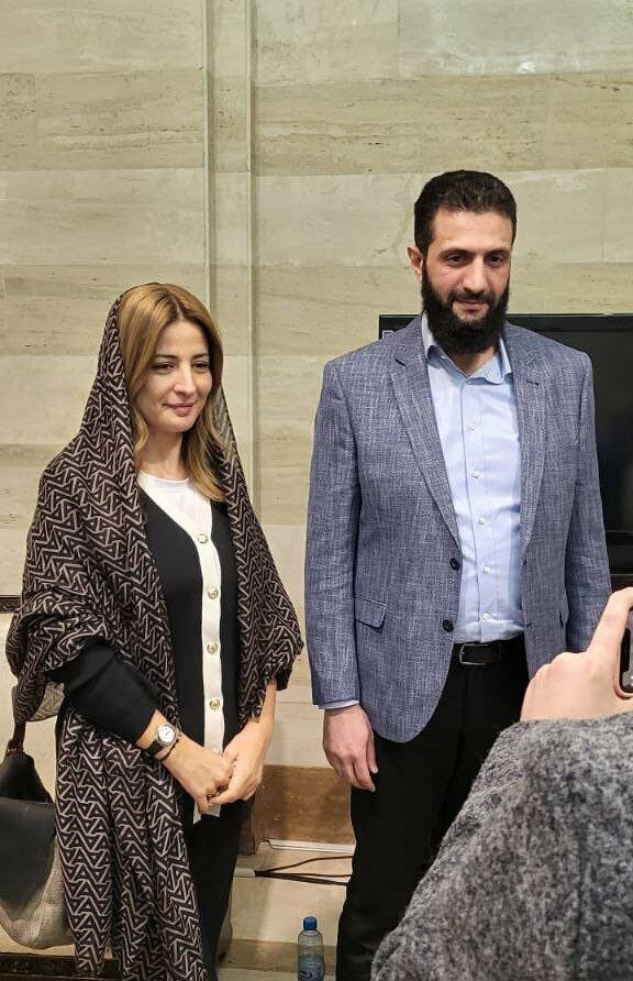 ادامه تغییرات ظاهری جولانی؛ احمد الشرع کت و شلوار پوش شد! | تصاویر ادامه تغییرات ظاهری جولانی؛ احمد الشرع کت و شلوار پوش شد! | تصاویر