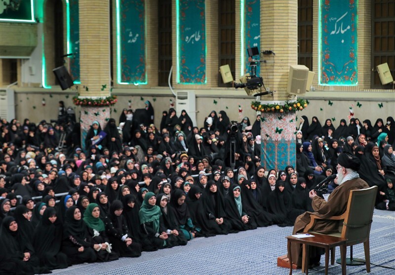 چرا رهبر انقلاب معتقدند که حجاب می&zwnj;تواند سبب گرایش زنان غربی به اسلام شود؟