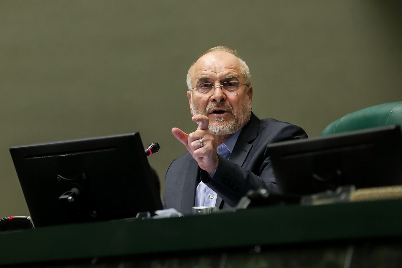 یکی از مهم&zwnj;ترین ایام کشور درحال رقم خوردن است/چهار جنگ همزمان با ایران در حال انجام است