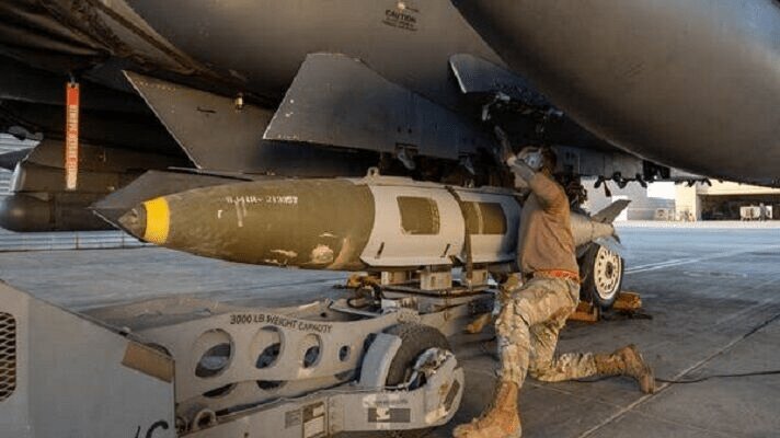 پرواز ۲۰ جنگنده آمریکا به سوی خاورمیانه / بهانه این حمله چیست؟