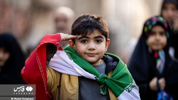 در سینه&zwnj;ات میدان آزادی، بر شانه&zwnj;ات کوه دماوند ست