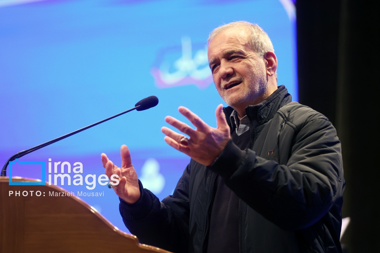 پزشکیان: احساس بی مسئولیتی جامعه را از هم می پاشد پزشکیان: احساس بی مسئولیتی جامعه را از هم می پاشد