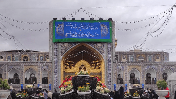 حرم امام رضا(ع) آماده جشن تولد پسر+ فیلم
