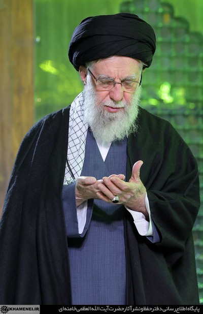 آغاز جشنهای چهلوهفتمین سالگرد پیروزی انقلاب اسلامی با حضور حضرت آیتالله خامنهای در حرم مطهر حضرت امام خمینی(ره) آغاز جشنهای چهلوهفتمین سالگرد پیروزی انقلاب اسلامی با حضور حضرت آیتالله خامنهای در حرم مطهر حضرت امام خمینی(ره)