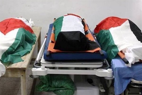 انتقال پیکر ۵۴ شهید فلسطینی به بیمارستانی در غزه