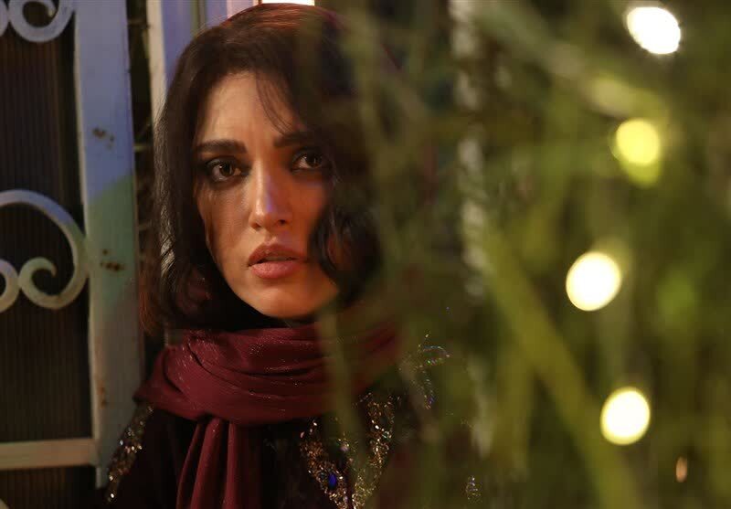 ایستادگی مامور امنیتی مقابل مسئولان خائن در فیلم ایستادگی مامور امنیتی مقابل مسئولان خائن در فیلم