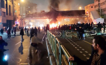 لبه داخلی قیچی اغتشاش دیماه، الیگارشی یا دموکراسی؟