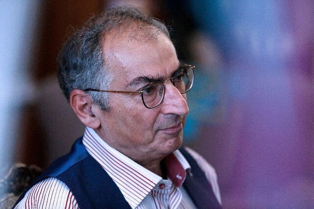 زیباکلام: اگر جنگی دربگیرد نتیجه&zwnj;اش ویرانی ایران است نه سقوط نظام