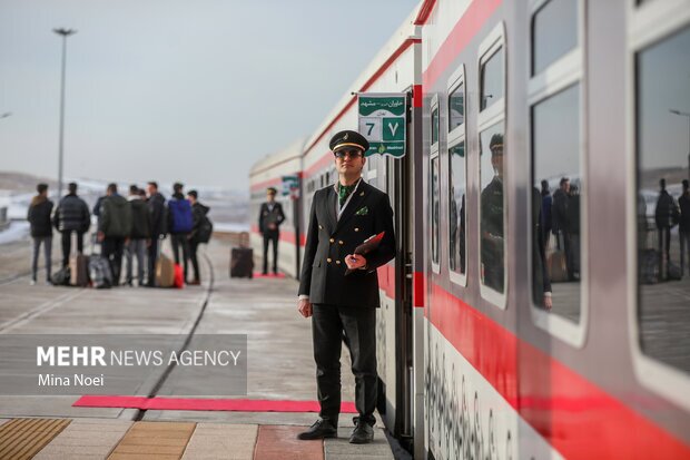 پیش&zwnj;فروش بلیت قطار مسافری اسفندماه آغاز شد