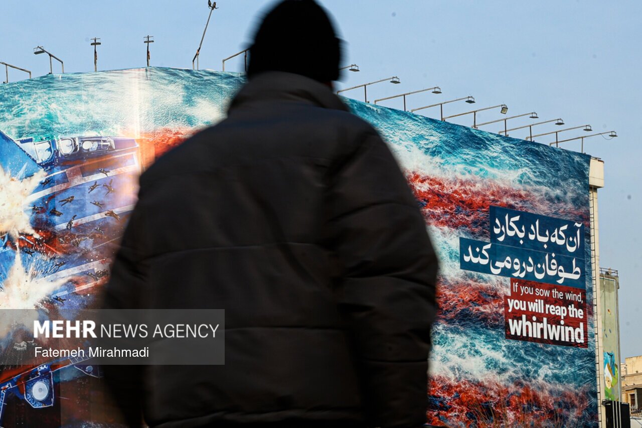 رونمایی از طرح جدید دیوارنگاره میدان انقلاب اسلامی