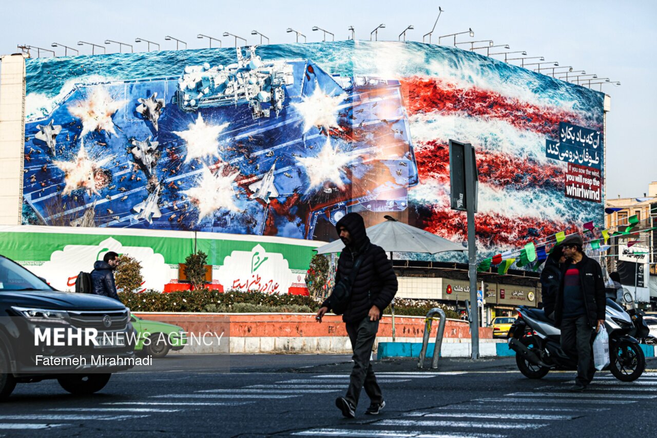 رونمایی از طرح جدید دیوارنگاره میدان انقلاب اسلامی