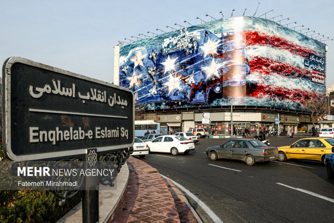 رونمایی از طرح جدید دیوارنگاره میدان انقلاب اسلامی