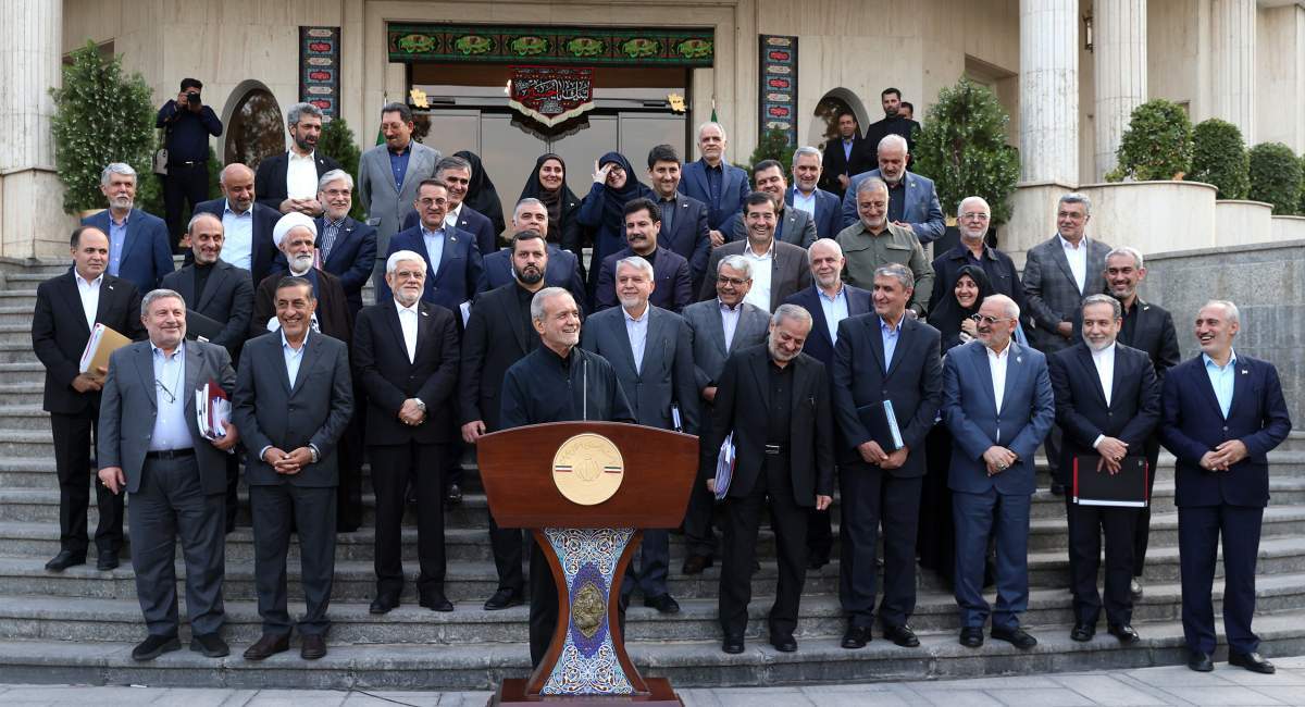 روزنامه اصلاح طلب: جامعه از دولت پزشکیان عملکرد مثبتی اقتصادی ندیده