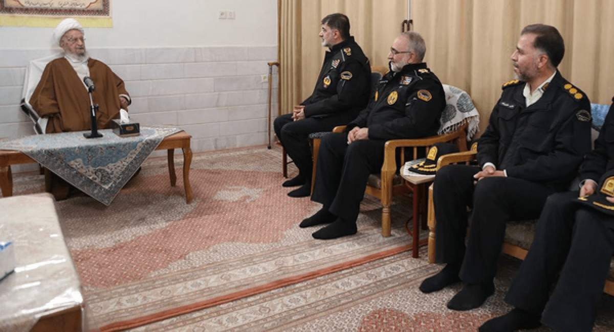 آیتالله مکارم شیرازی: غفلت از معیشت فرصتسازی برای دشمن است