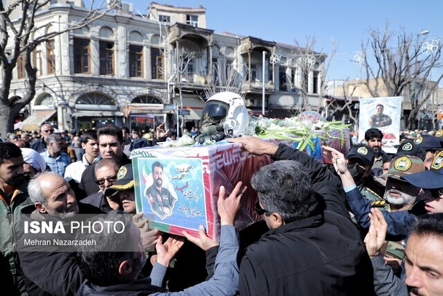 پیکر شهید خلبان سرهنگ مهدی فیروزمند در تبریز تشییع شد