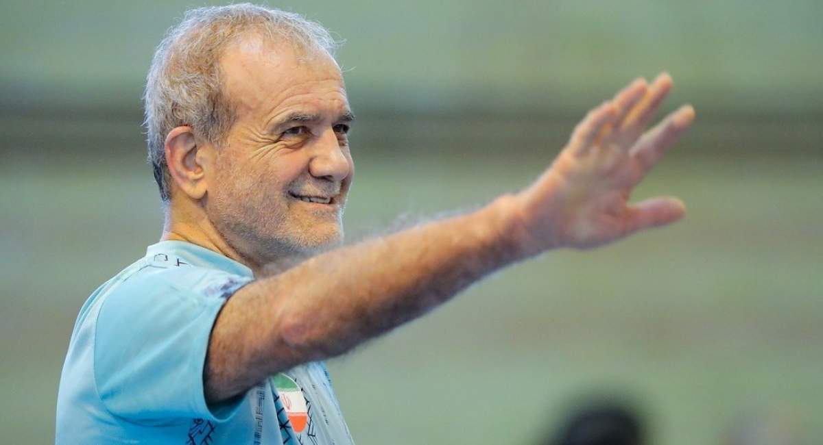 پزشکیان: هفته&zwnj;ای یک روز فوتبال بازی می&zwnj;کنم