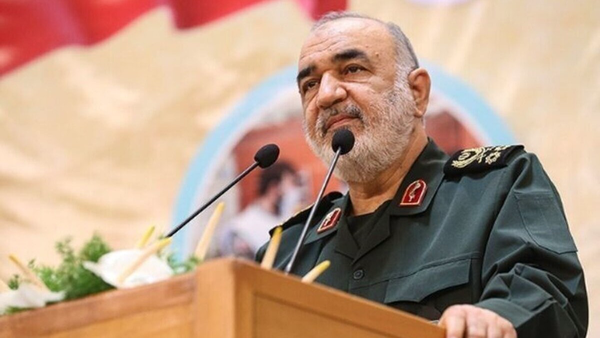 سرلشکر سلامی:مدیون خانواده‌های عزیز شهدا هستیم
