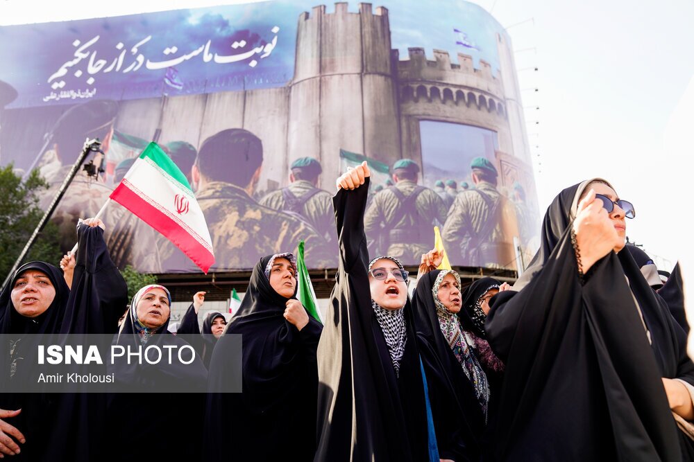 تجمع مردمی در محکومیت تجاوز آمریکا و اعلام انزجار از ترامپ