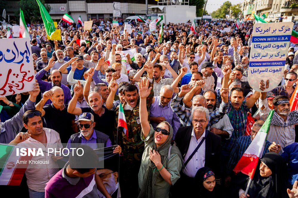 تجمع مردمی در محکومیت تجاوز آمریکا و اعلام انزجار از ترامپ